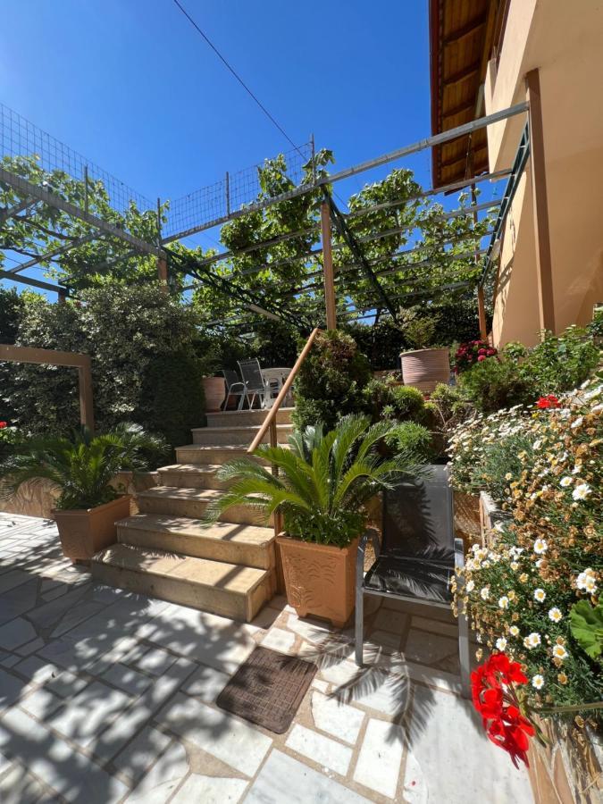George'S House Apartman Ártemida Kültér fotó