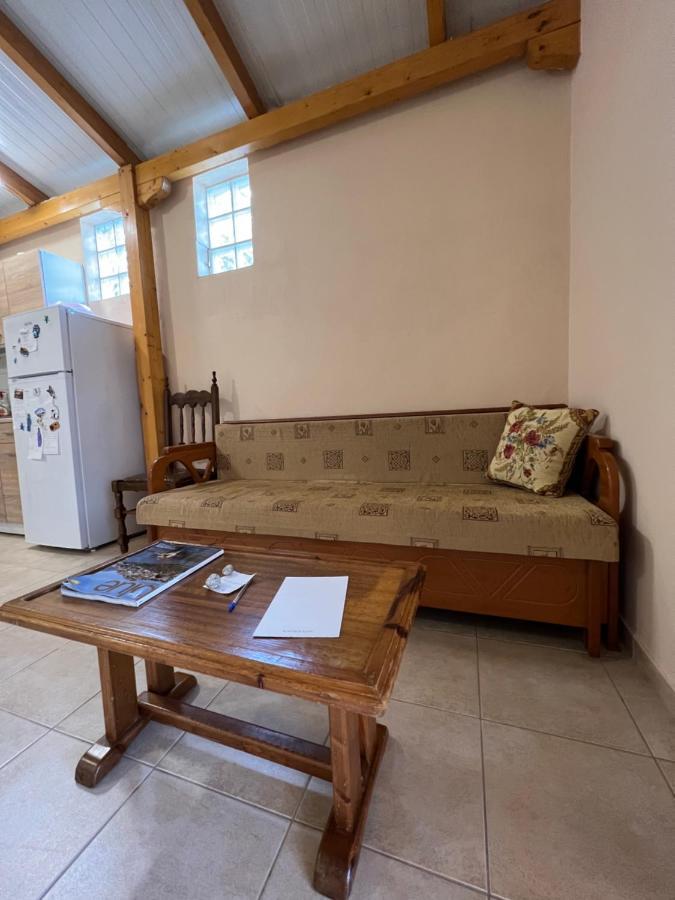 George'S House Apartman Ártemida Kültér fotó