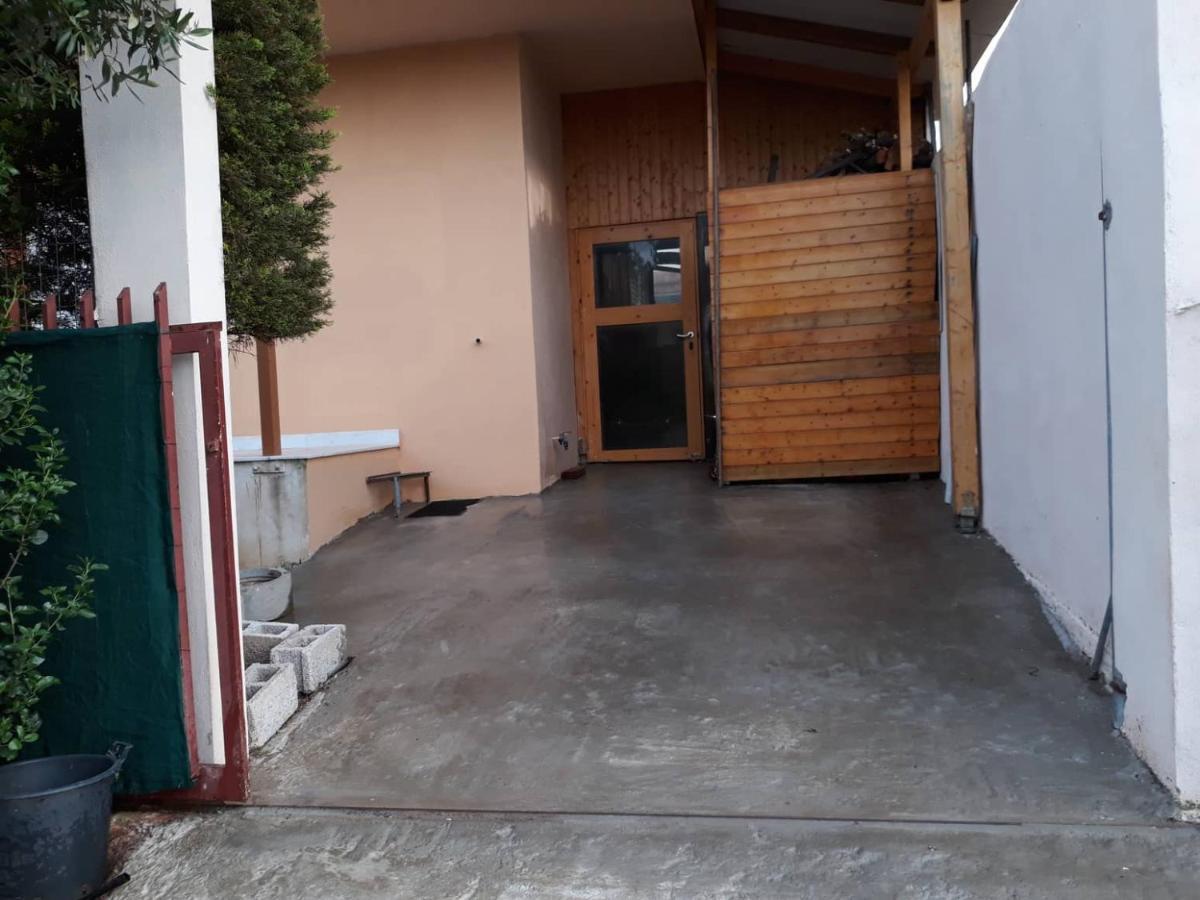 George'S House Apartman Ártemida Kültér fotó